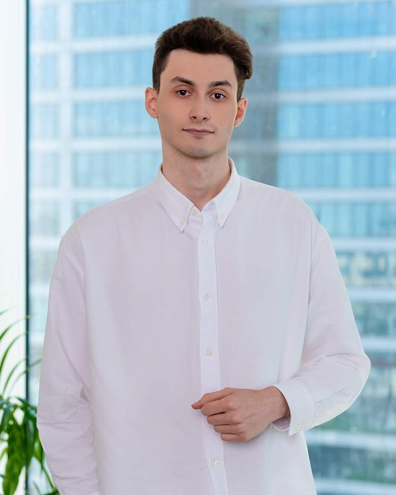Portrait of Bohdan Zayka, Senior Research Analyst at JLL in Warsaw