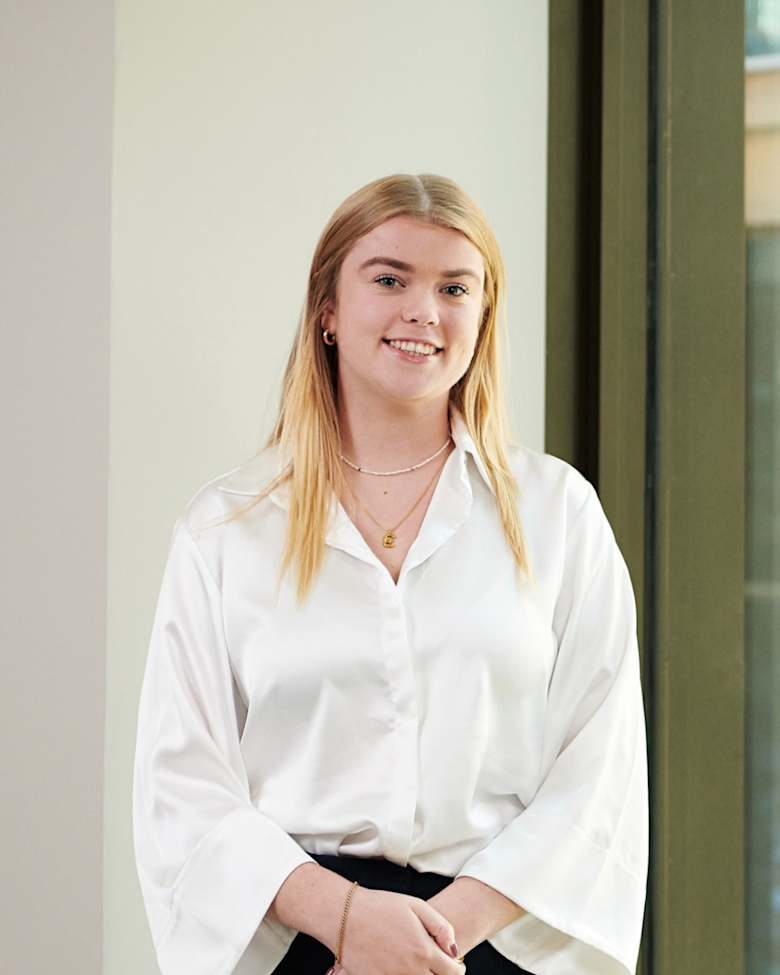 Portrait of Emma Scutt, Graduate Surveyor at JLL in Leeds