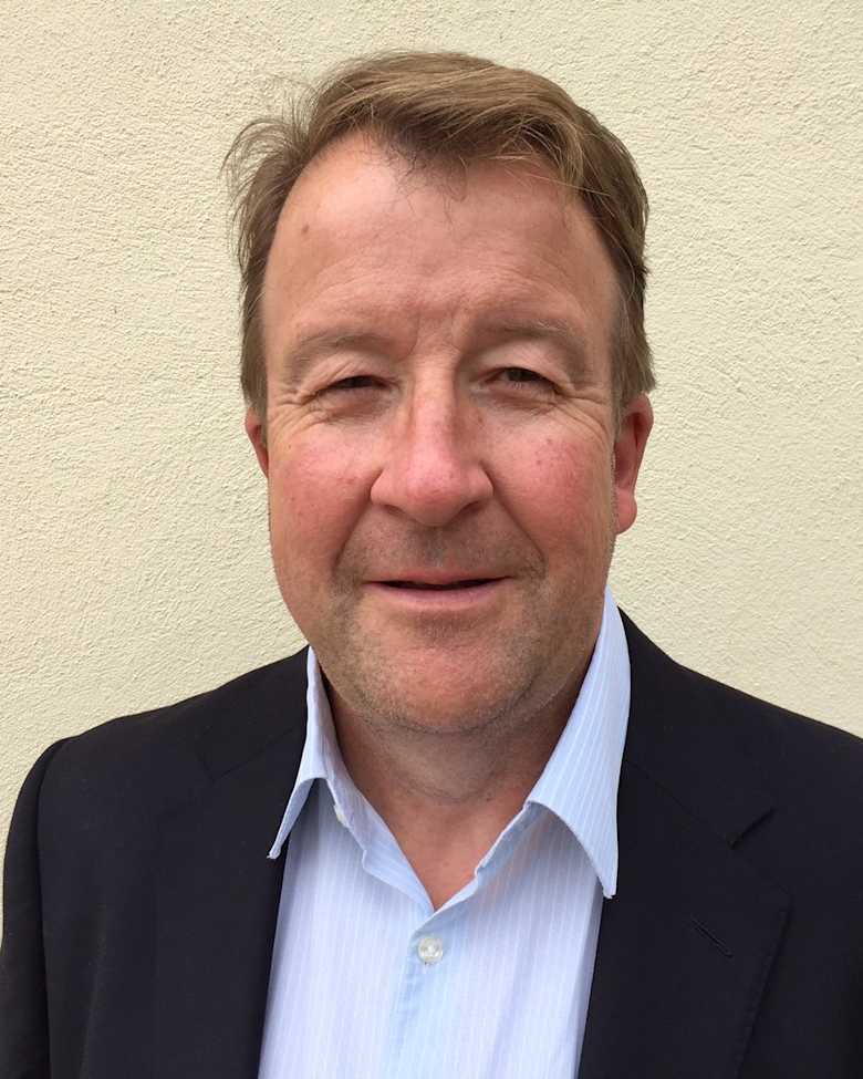 Portrait of Ian Hall, Director – Land Sales & Development, Industrial & Logistics at JLL in London