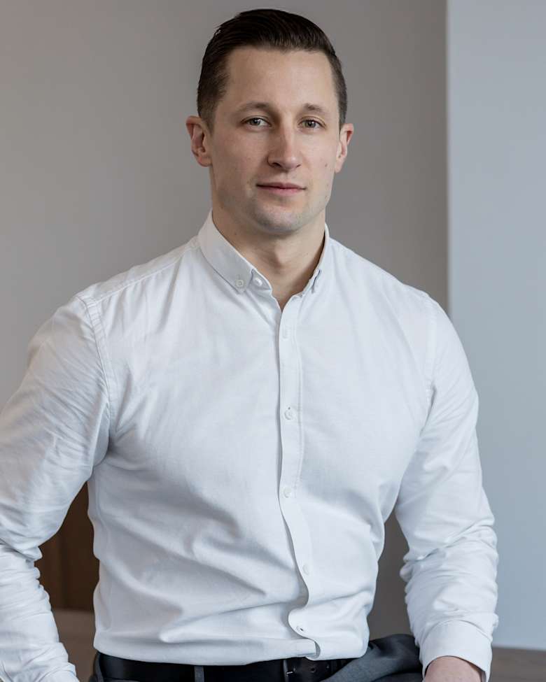 Portrait of Ben Farrell, Director -  Capital Markets at JLL in Glasgow