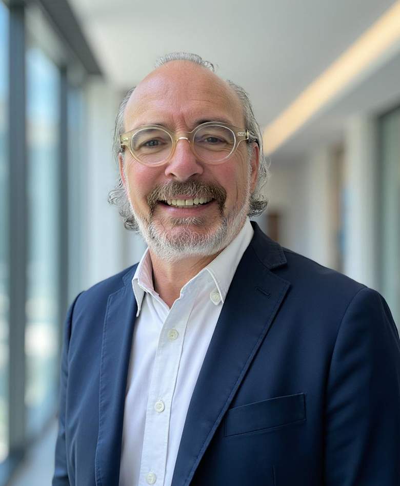 Portrait of Peter Davidson, Director – Industrial & Logistics at JLL in London