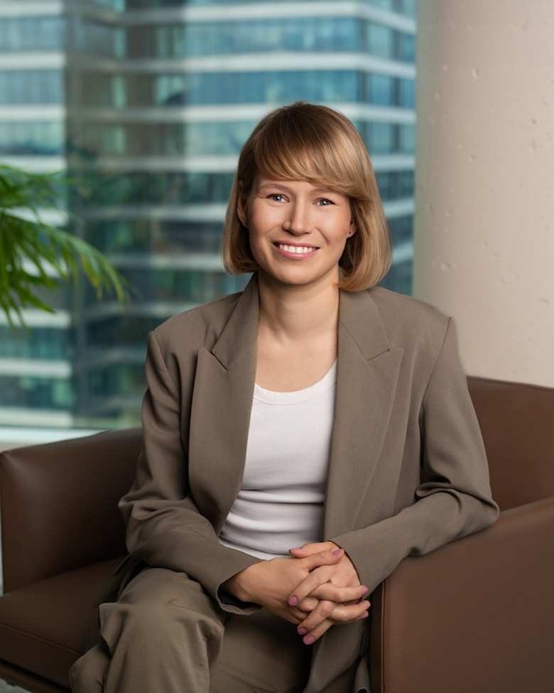 Portrait of Katarzyna Kłaczyńska, Senior Consultant at JLL in Warsaw