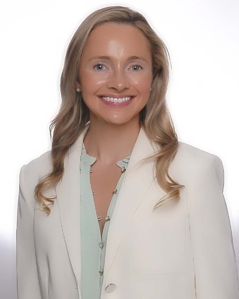Portrait of Maddy McMillen, Director at JLL in Miami