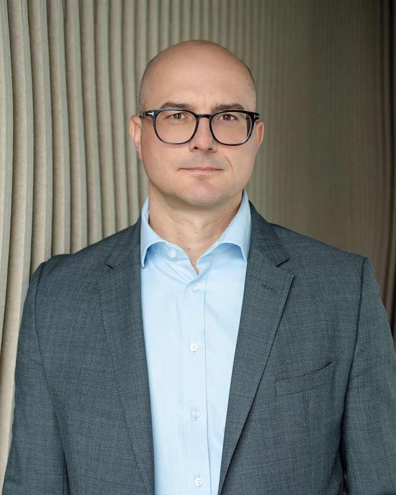 Portrait of Sławomir Jędrzejewski, Head of Industrial Investment CEE at JLL in Warsaw