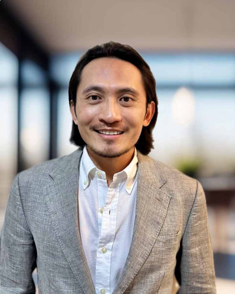 Portrait of Bernard Lim, Senior Director, Transactions Management at JLL in Singapore