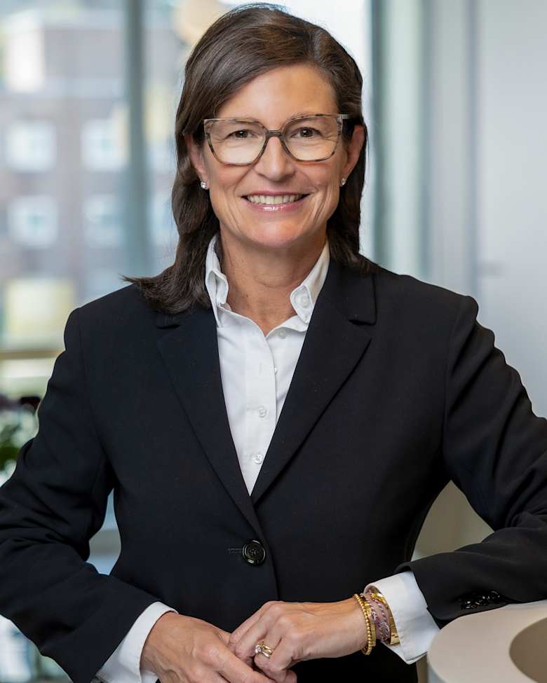 Portrait of Alexandra Zimmermann, Senior Team Leader Office Leasing at JLL in Cologne