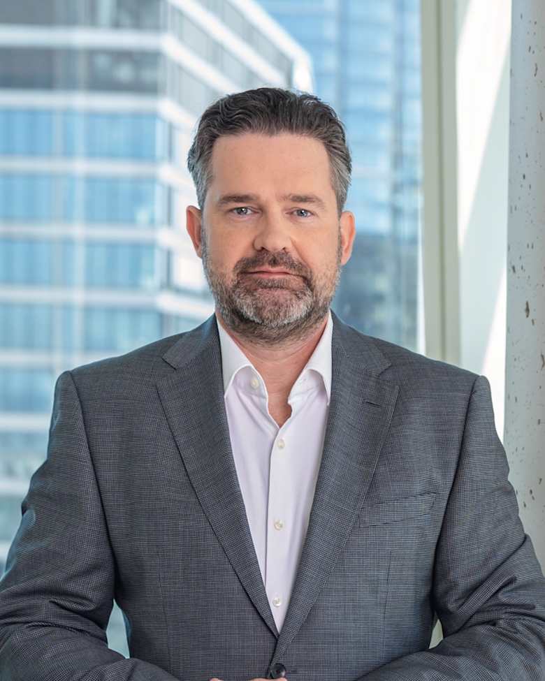 Portrait of Artur Pakuła, Board Member, Head of P&DS, JLL Poland at JLL in Warsaw