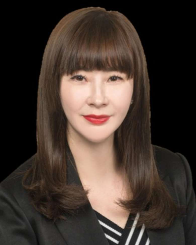Portrait of Angeline Teo, Senior Director, Leasing Advisory, Singapore at JLL in Singapore