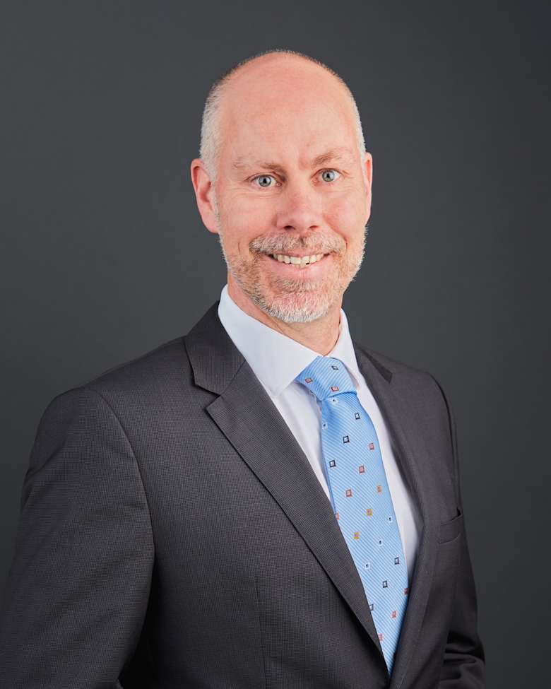Portrait of Erik Bruijnesteijn, Financial Controller at JLL in Amsterdam