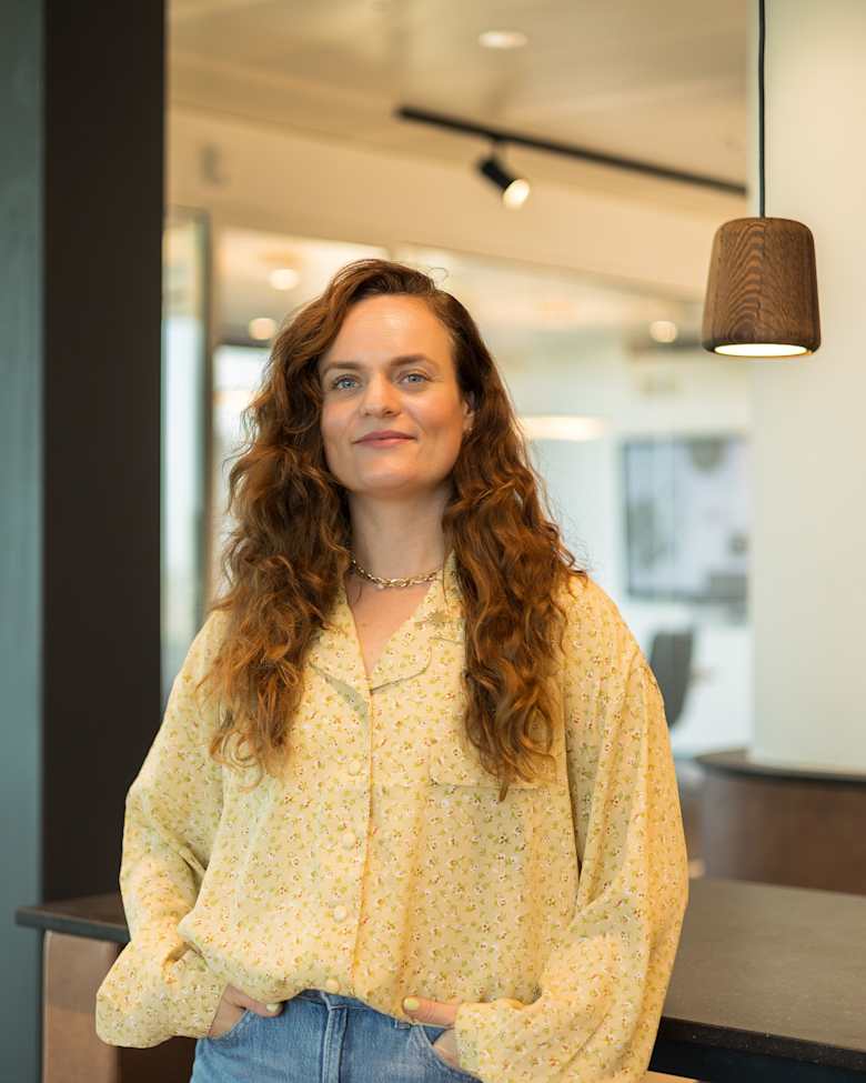 Portrait of Amy Hoogveld, Project Manager - Marketing, Communications & Positioning at JLL in Amsterdam