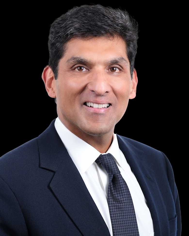 Portrait of Riaz Cassum, Executive Managing Director, Global Head of International Capital - Americas at JLL in Boston