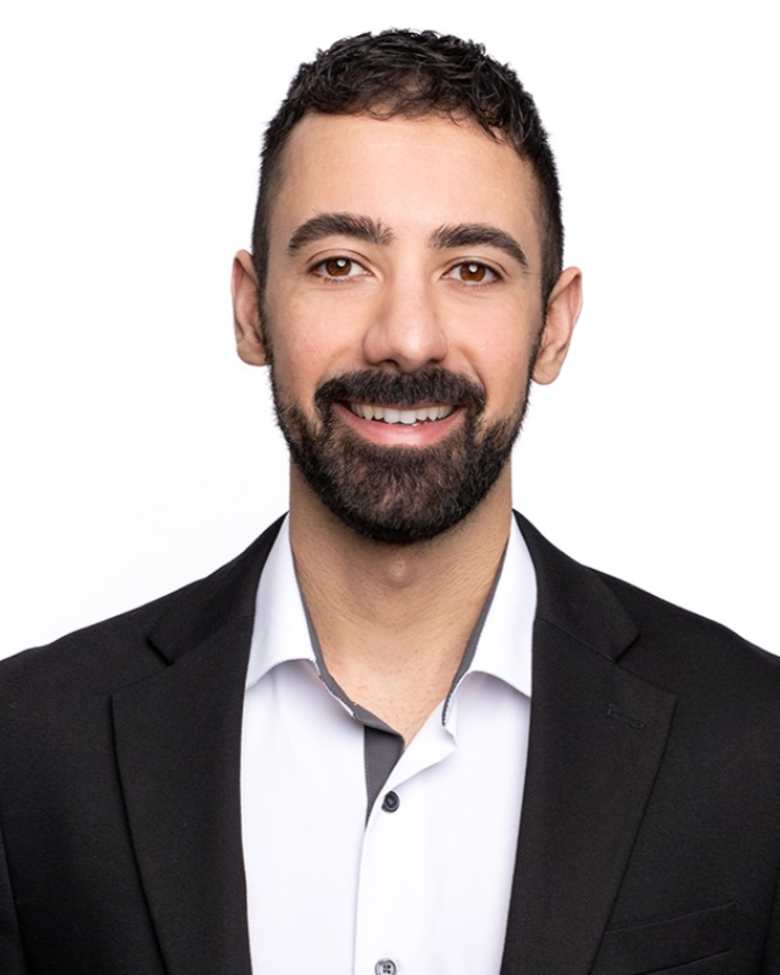 Portrait of Kevin Irandoust, Vice-president Associe at JLL in Mississauga
