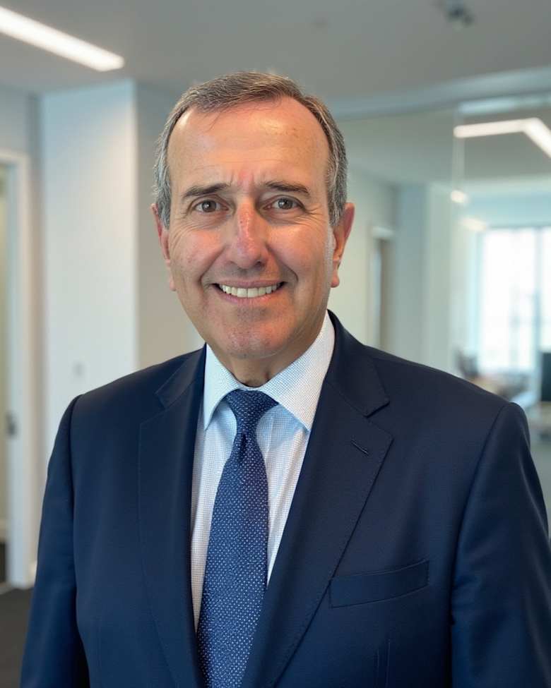 Portrait of Manny De Zárraga, Executive Managing Director, Capital Markets at JLL in Miami