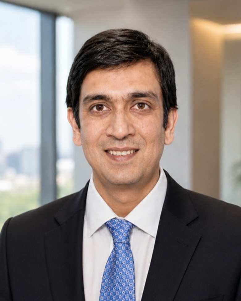 Portrait of Sanjay Bajaj, Senior Managing Director - Logistics & Industrial, India and Senior Managing Director, Pune at JLL in Pune