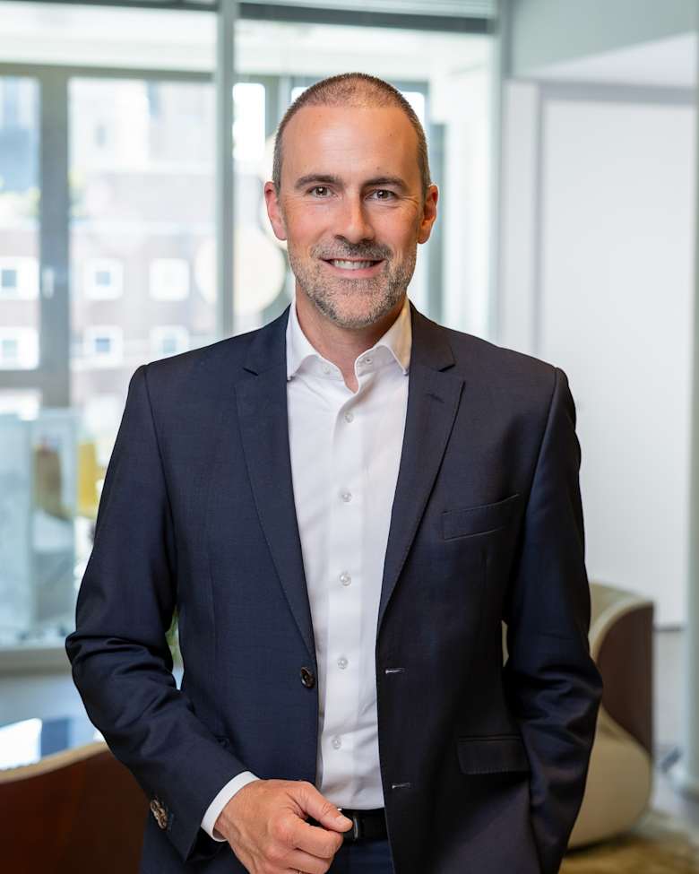 Portrait of Miguel Rodriguez Thielen MRICS, Head of Office Leasing Germany at JLL in Cologne
