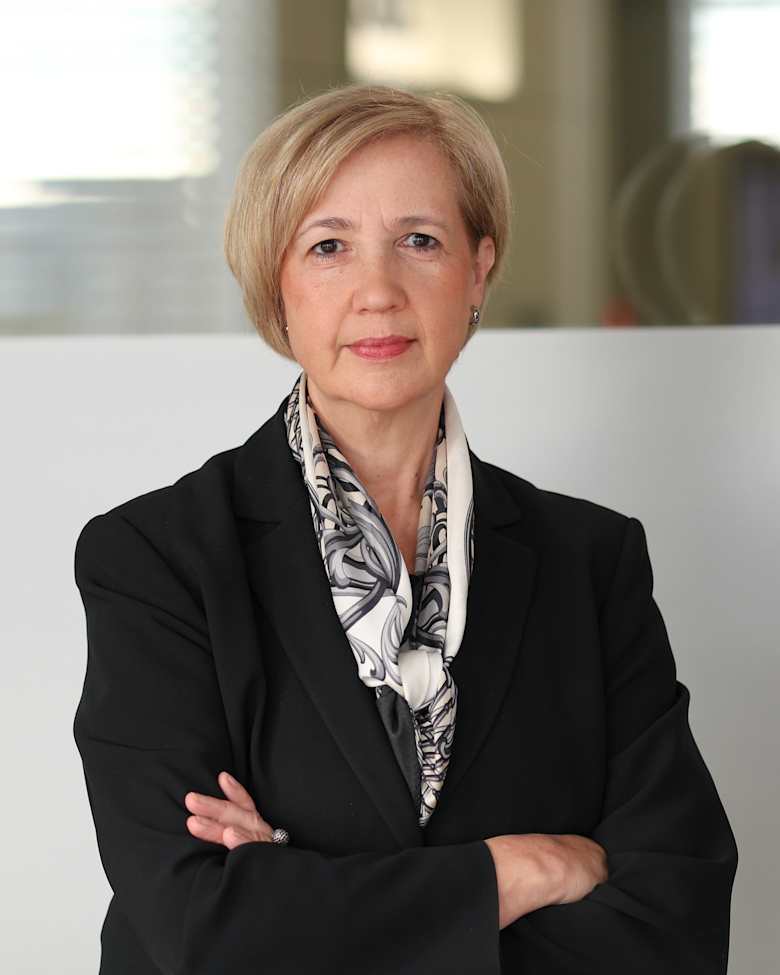 Portrait of Alexandra Meyder-Cyrus, Head of Asset Management Germany at JLL in Berlin