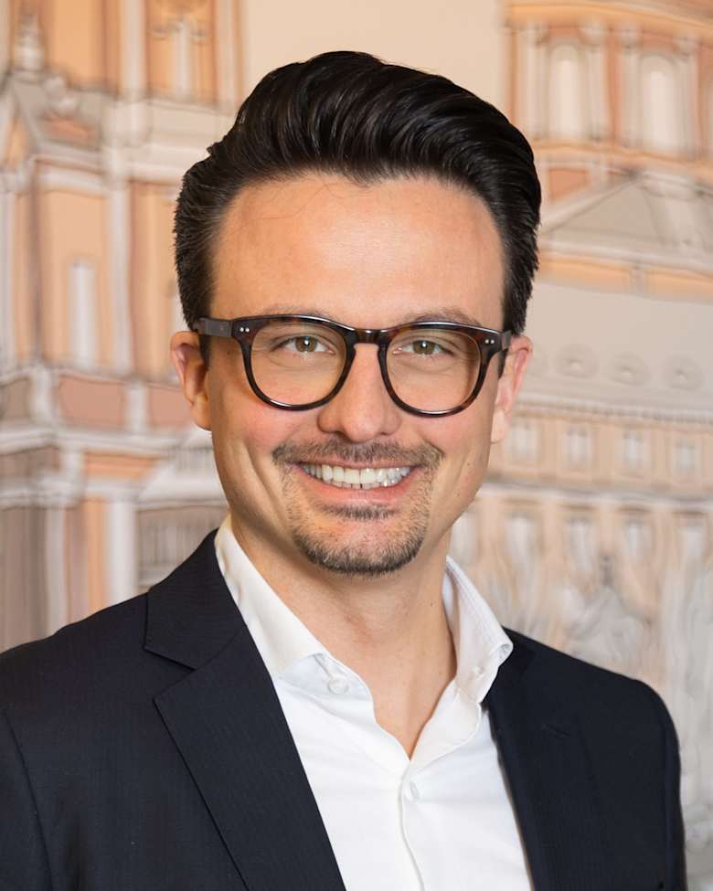 Portrait of Artur Kutkiewicz, Lead Director Tenant Representation Germany at JLL in Munich