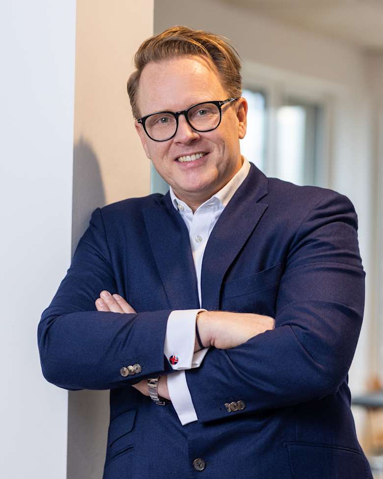 Portrait of Dennis Loock, Lead Director Landlord Representation Germany at JLL in Hamburg
