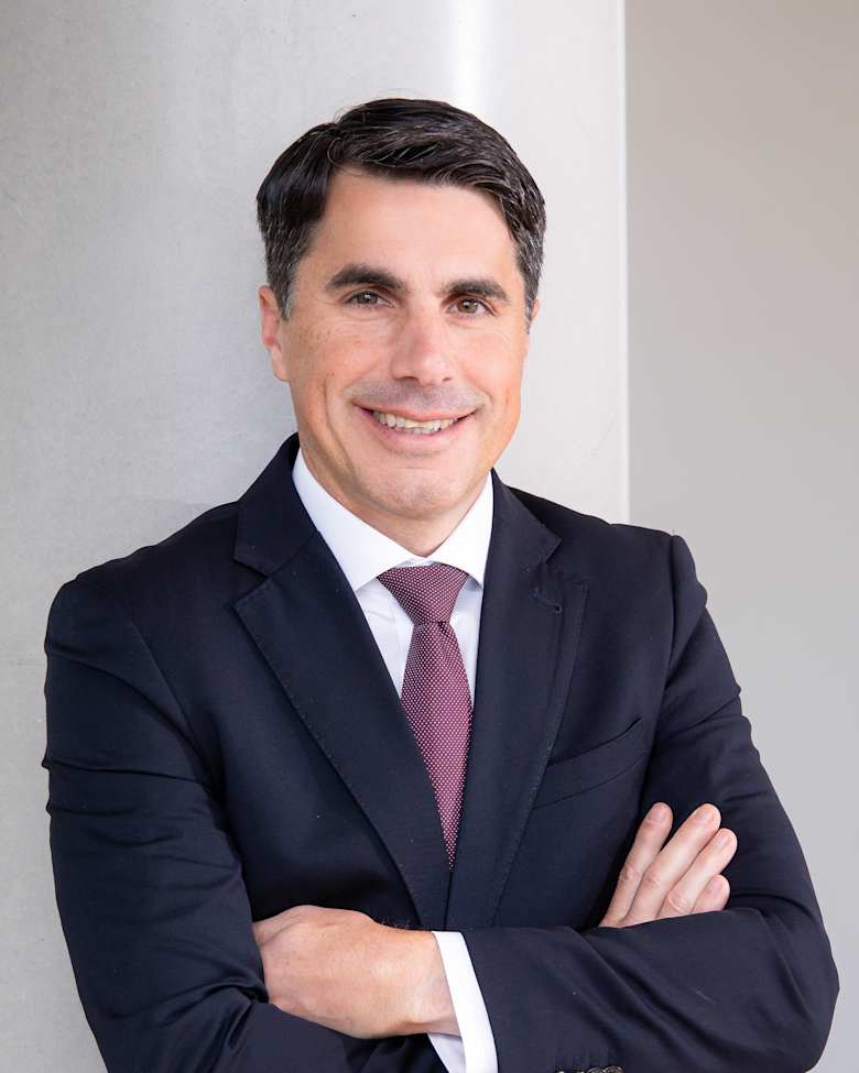 Portrait of Bastian Lindenstruth, Senior Team Leader Office Investment at JLL in Frankfurt
