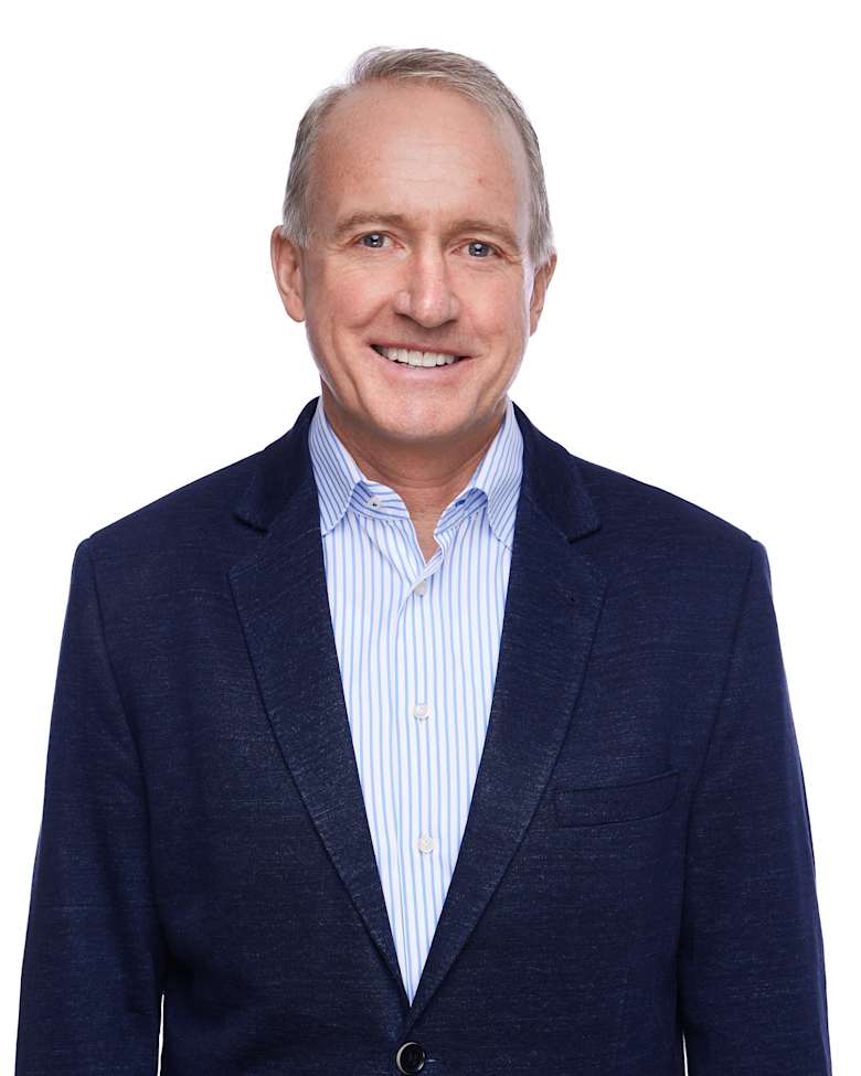 Portrait of Doug Hanafin, Managing Director at JLL in Seattle