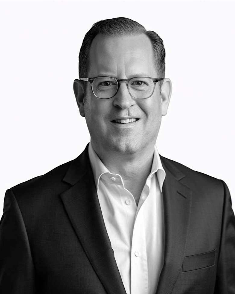 Portrait of Adam McGaughy, Senior Managing Director at JLL in Chicago