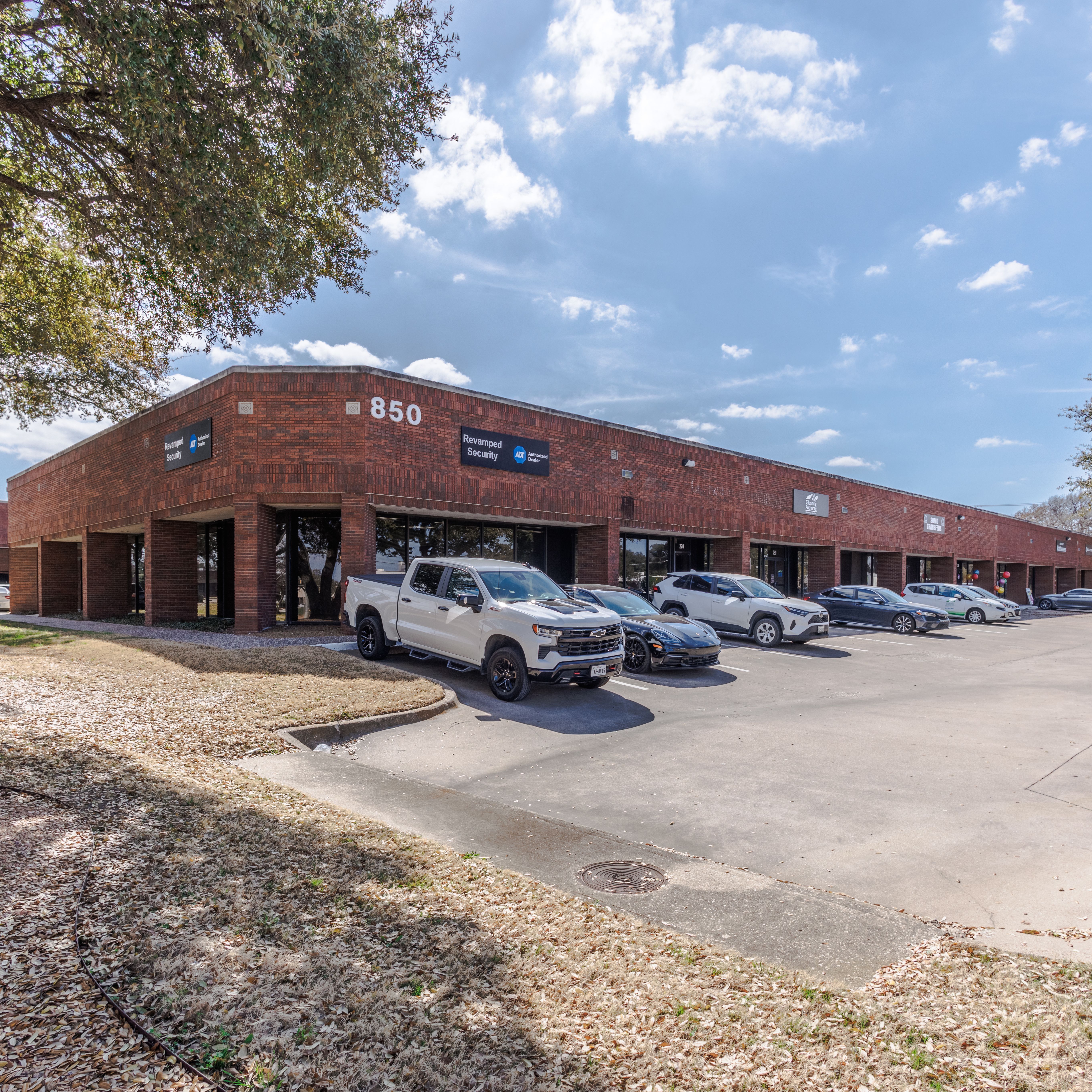 Arapaho Place & Counterpoint Business Center — Sale in Richardson, TX, photo 7 of 8