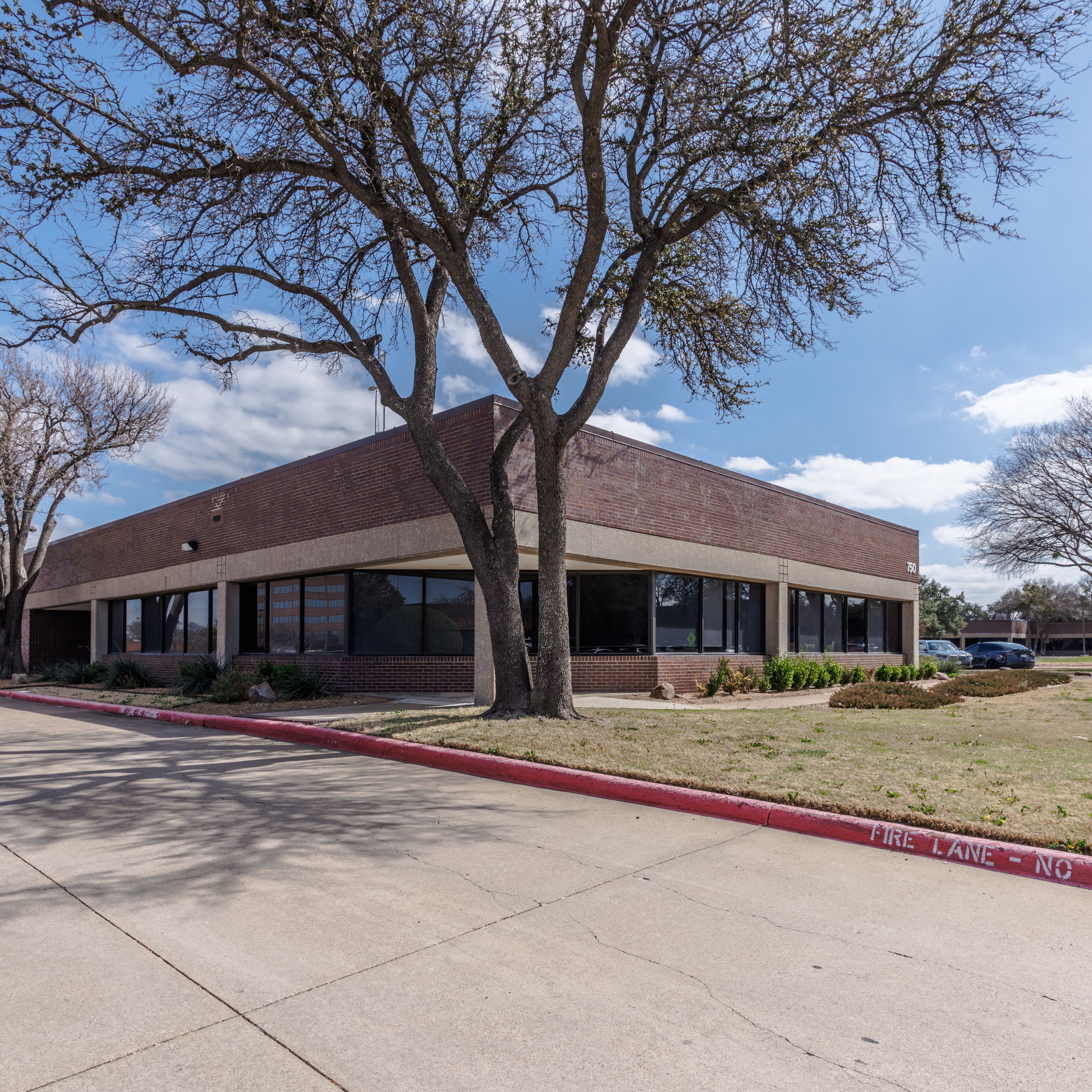 Arapaho Place & Counterpoint Business Center — Sale in Richardson, TX, photo 5 of 8