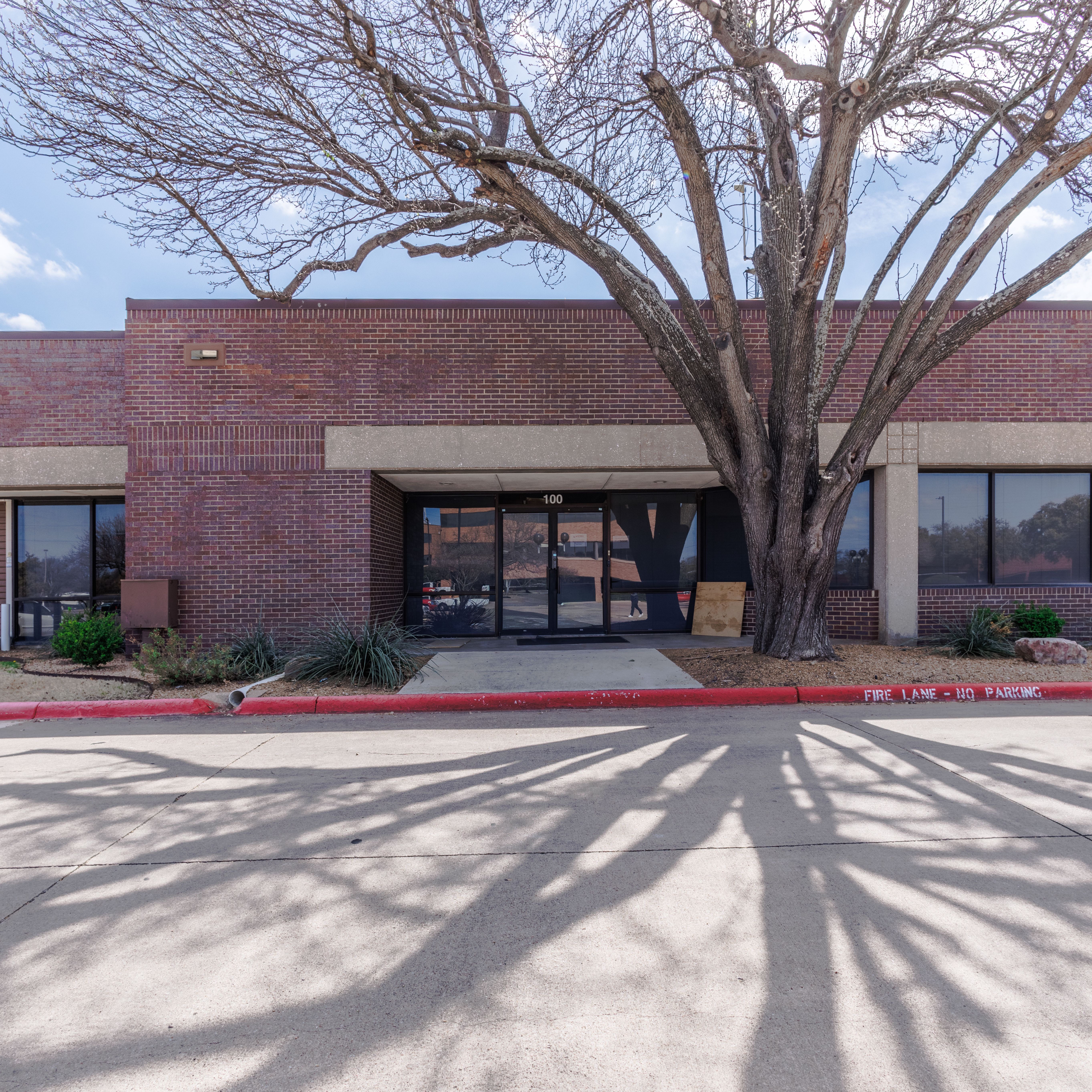 Arapaho Place & Counterpoint Business Center — Sale in Richardson, TX, photo 6 of 8