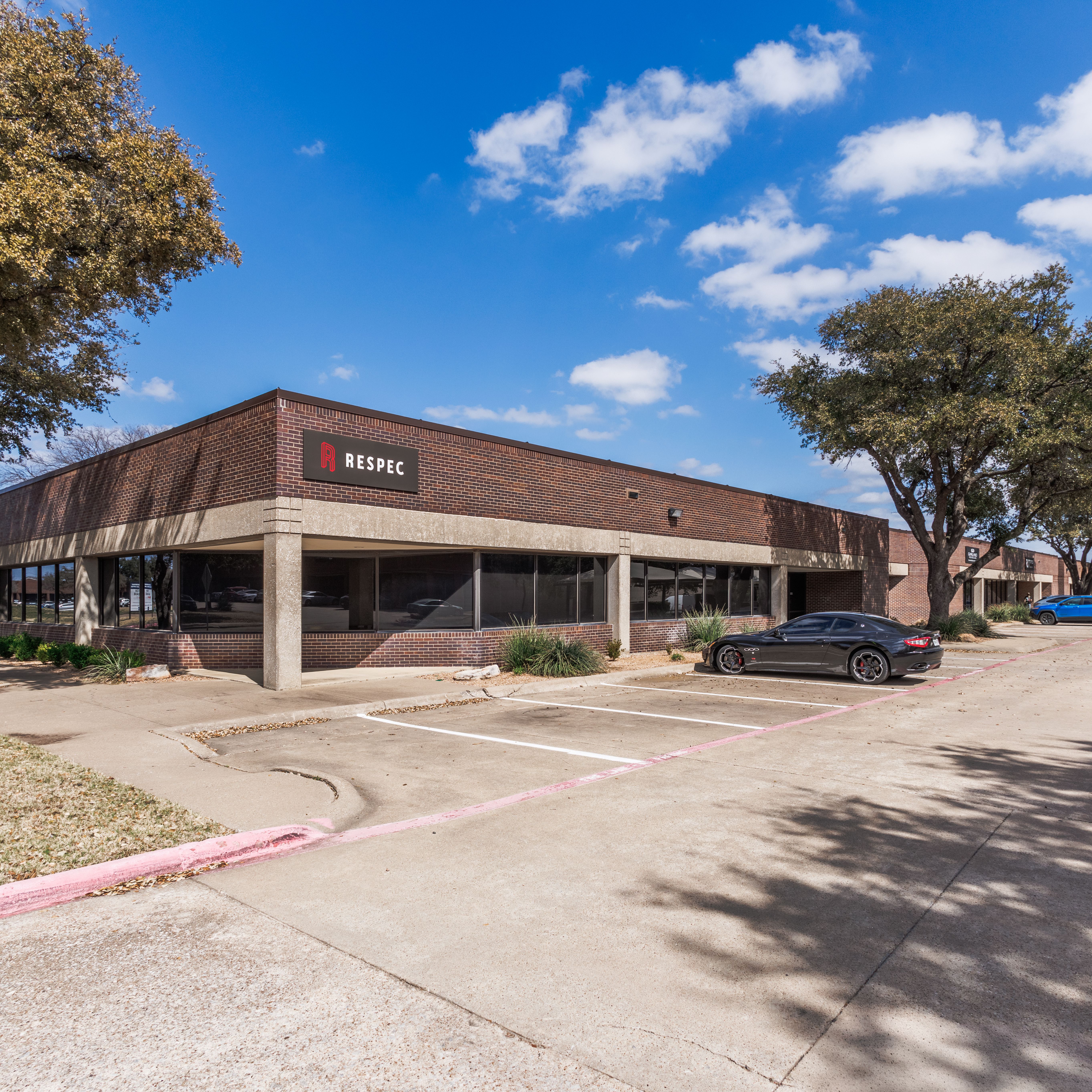 Arapaho Place & Counterpoint Business Center — Sale in Richardson, TX, photo 3 of 8