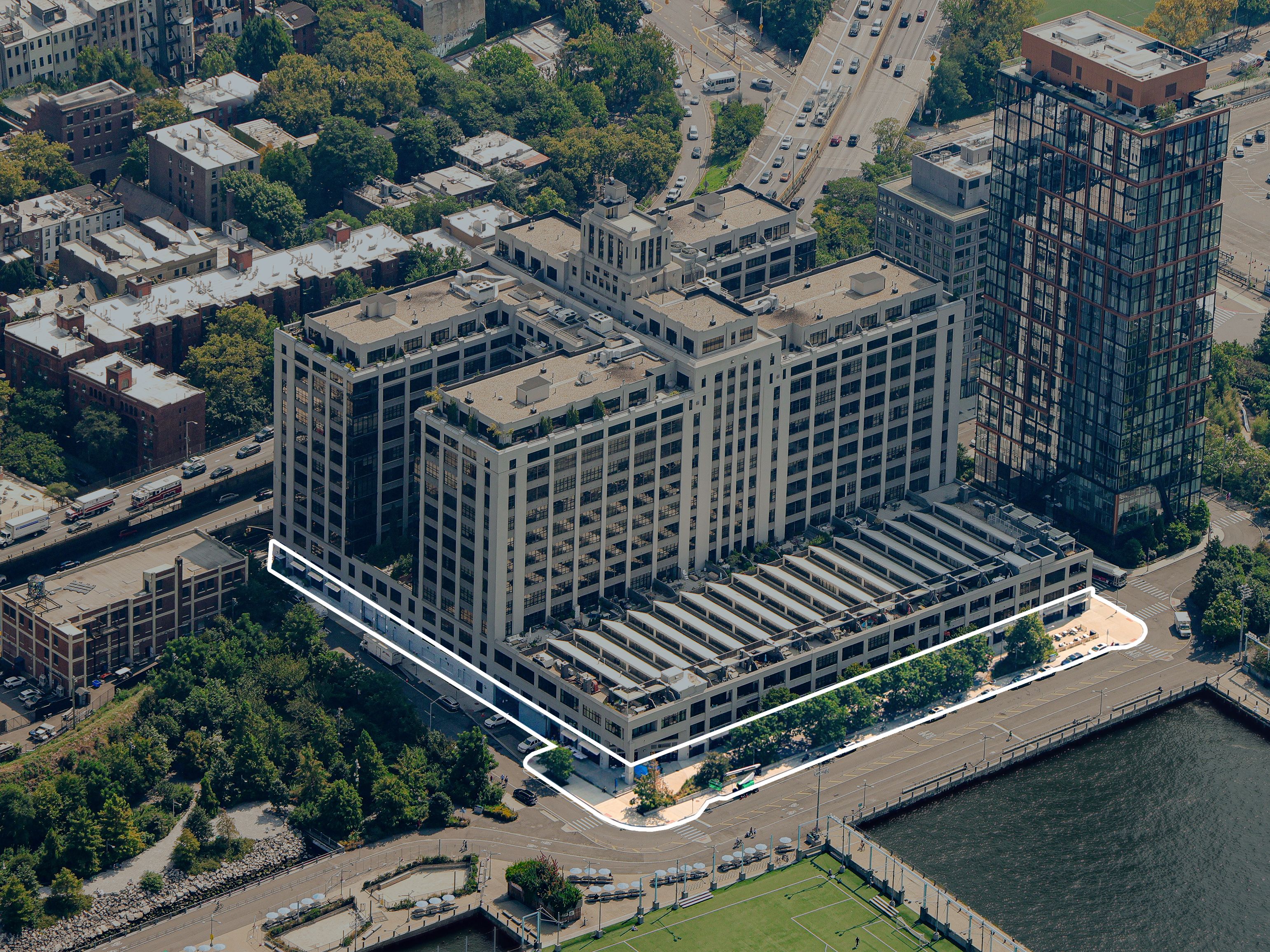 One Brooklyn Bridge Park – Retail & Parking Condominium — Sale in Brooklyn, NY, photo 2 of 8