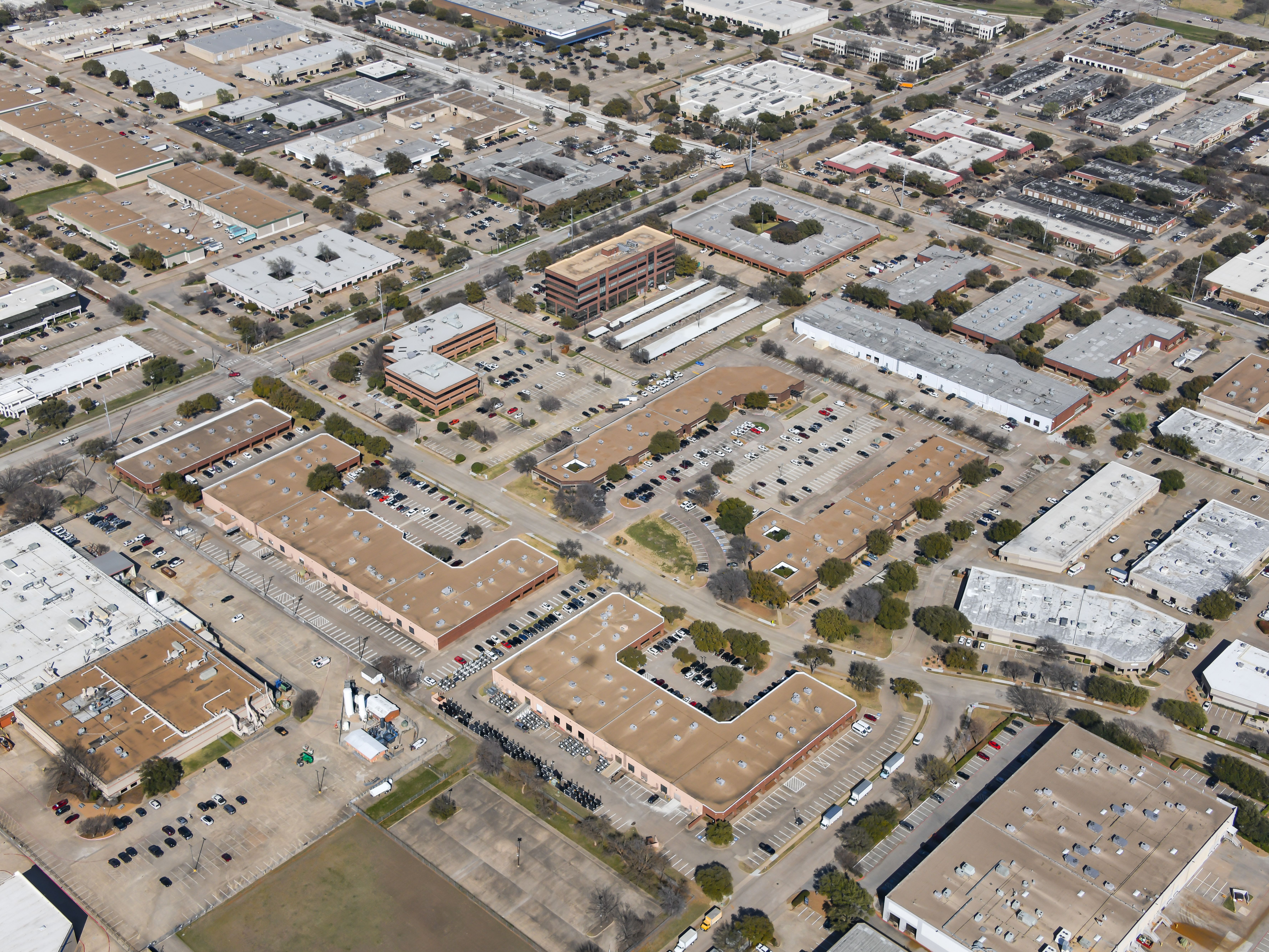 Arapaho Place & Counterpoint Business Center — Sale in Richardson, TX, photo 2 of 8