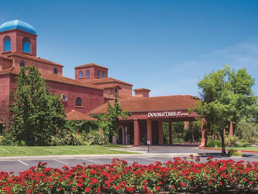 DoubleTree Hotel Sonoma Wine Country — Sale in Rohnert Park, CA, photo 2 of 8