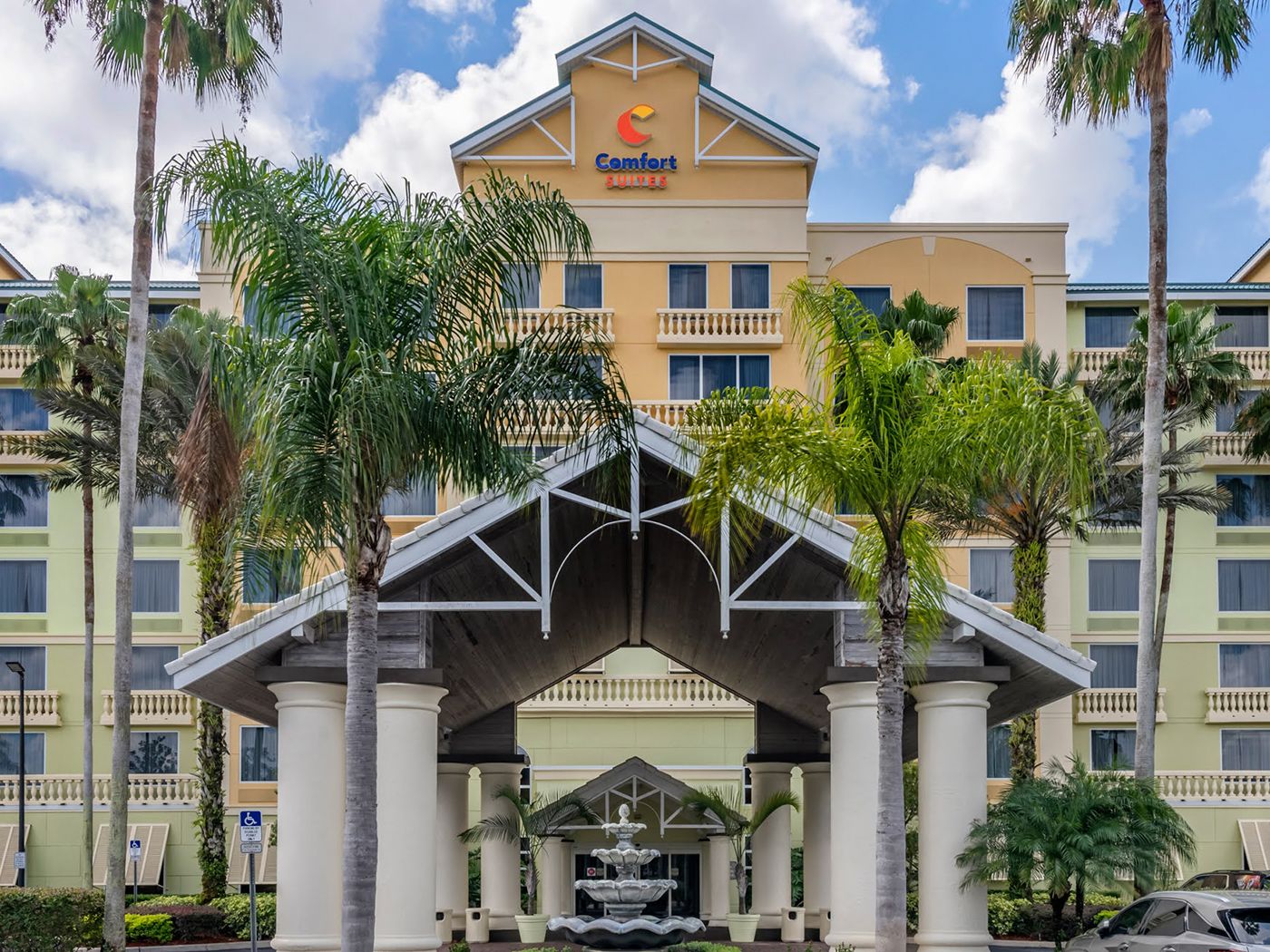 Comfort Suites Orlando Maingate East — Sale in Kissimmee, FL, photo 2 of 8