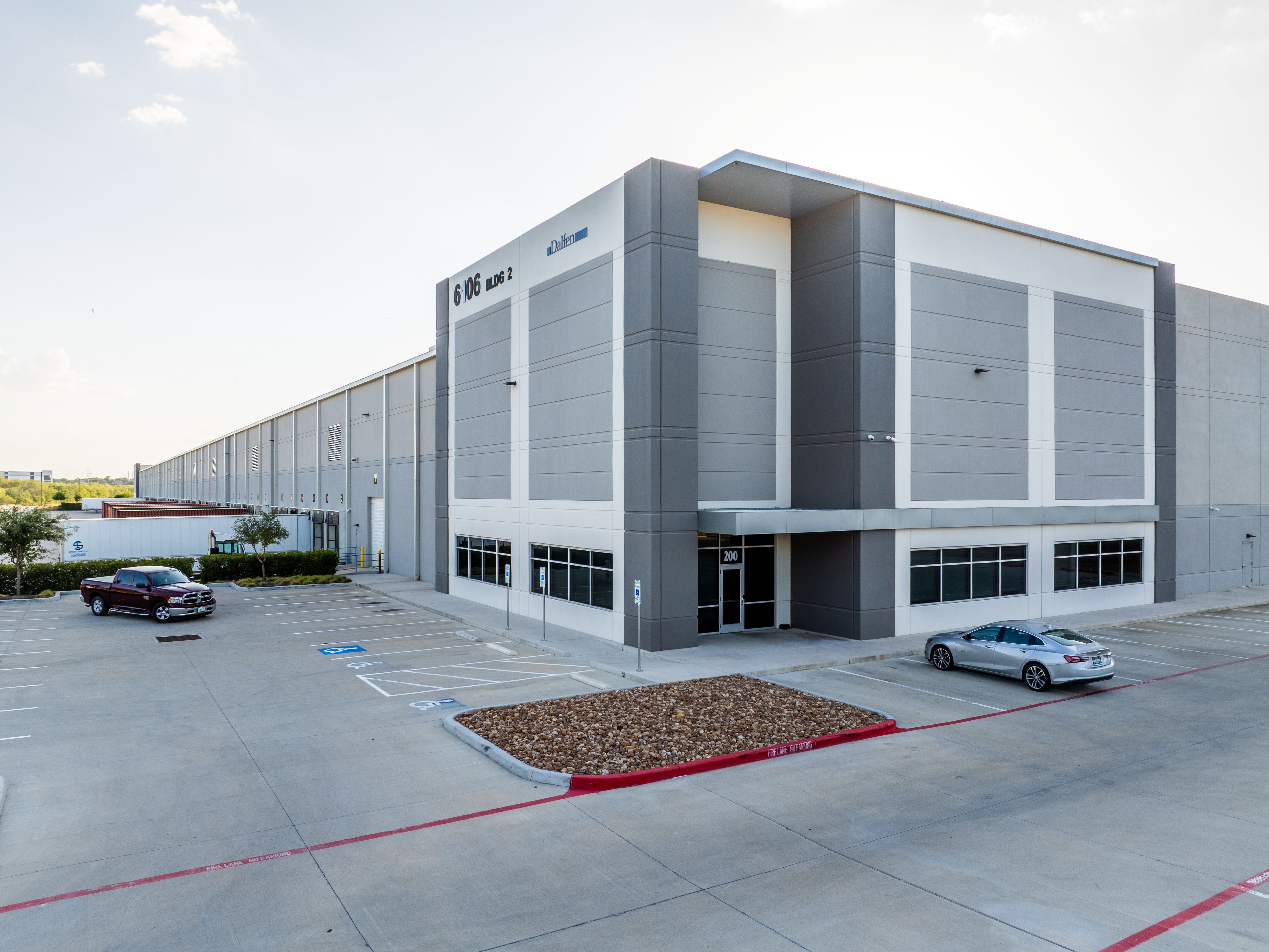 Airport Logistics Center — Sale in Austin, TX, photo 2 of 8