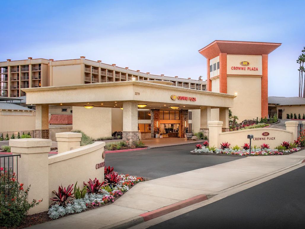 Crowne Plaza San Diego Mission Valley — Sale in San Diego, CA, photo 2 of 8
