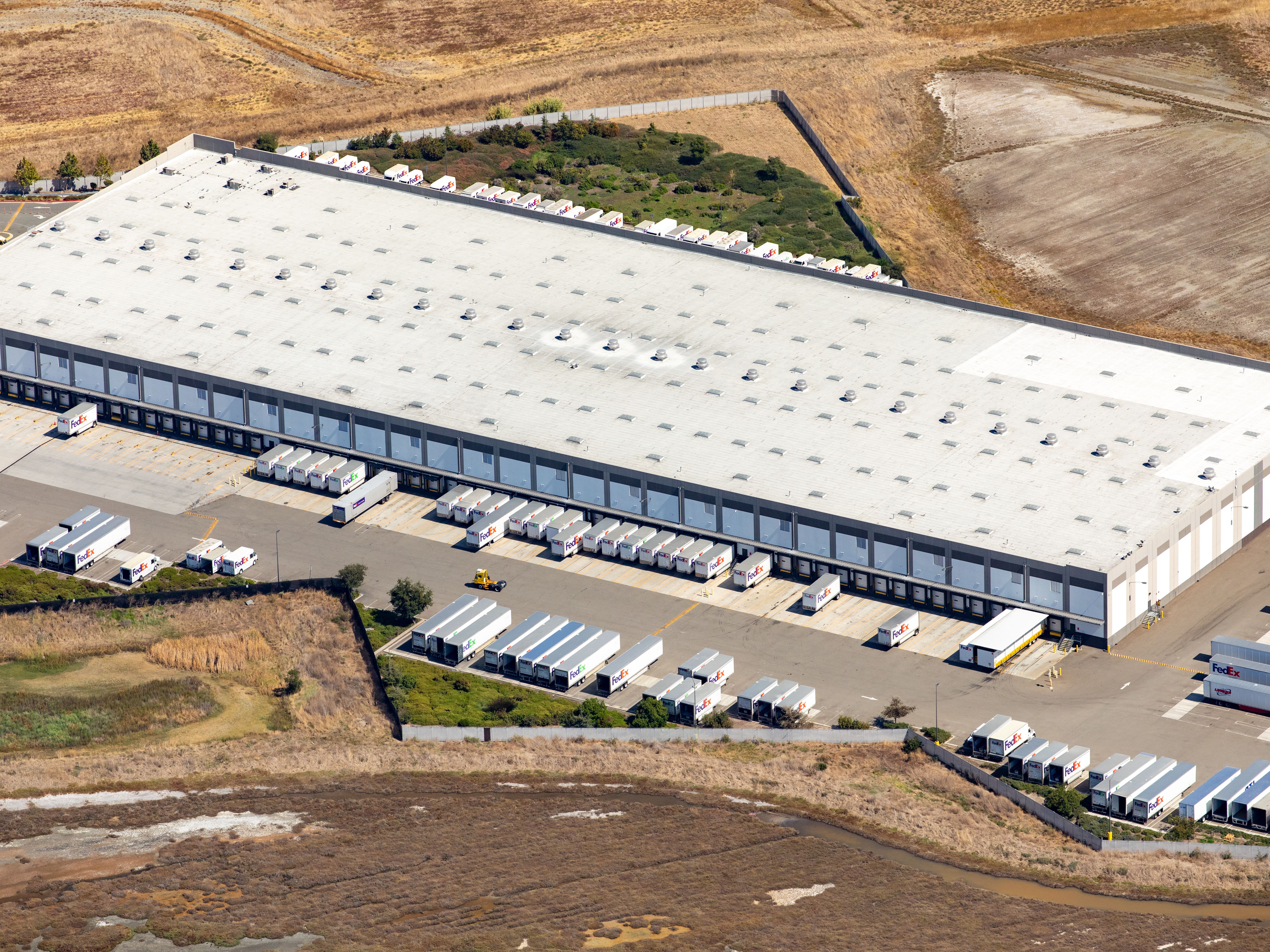 Hayward 92 Industrial Center — Sale in Hayward, CA, photo 2 of 8