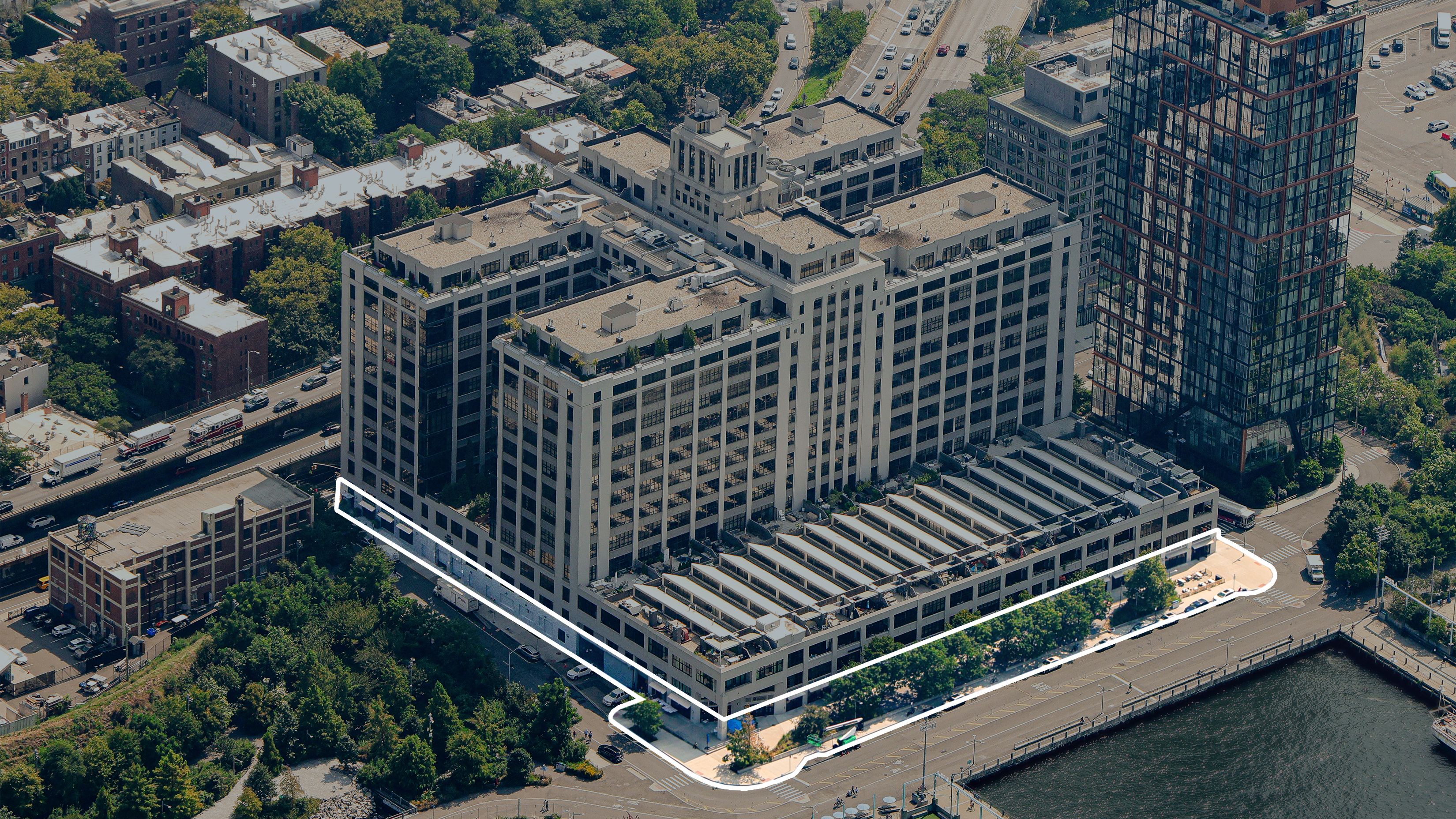 One Brooklyn Bridge Park – Retail & Parking Condominium — Sale in Brooklyn, NY, photo 1 of 8