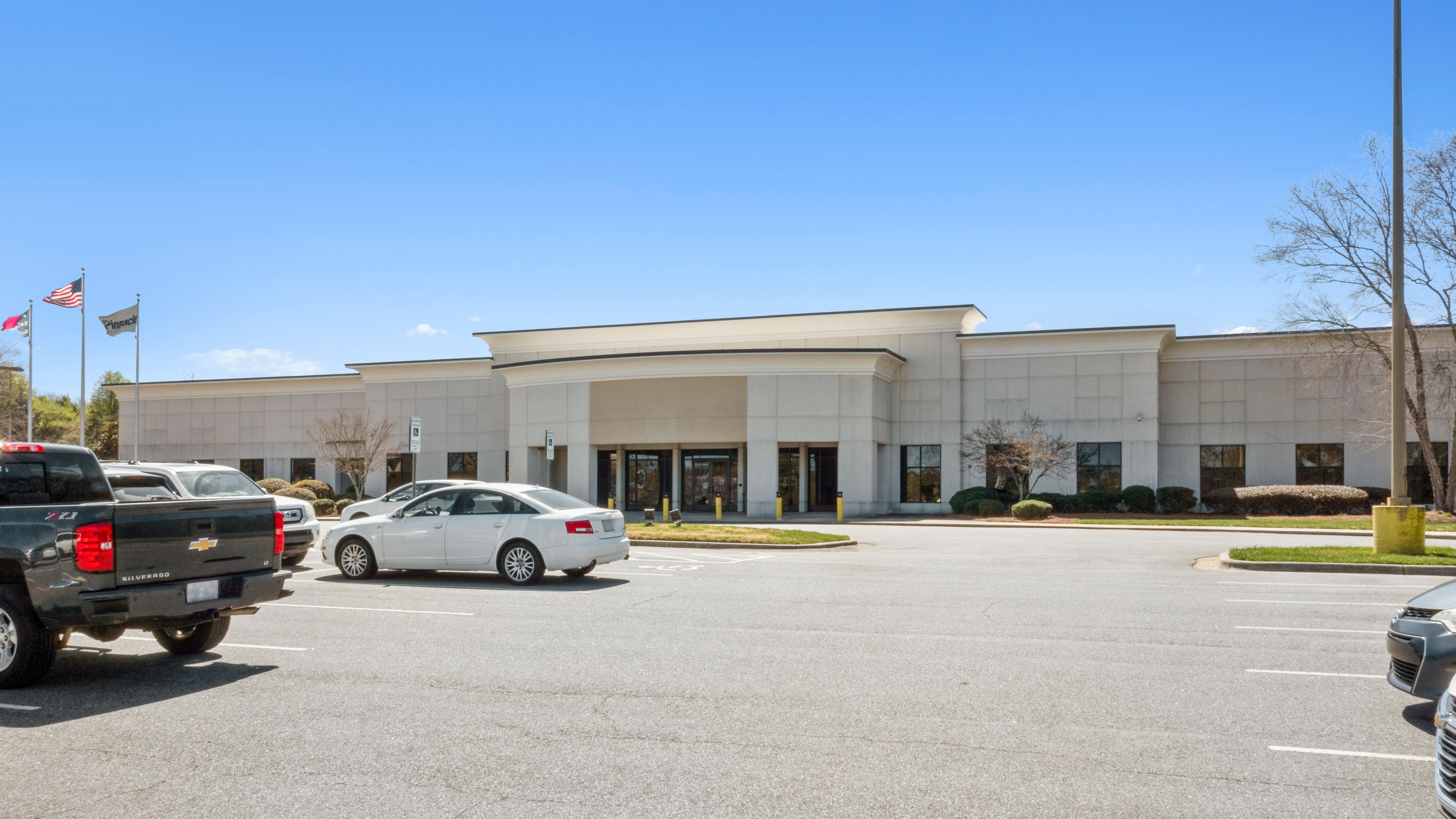 Pinnacle Bank - High Point, NC (University Pkwy) — Sale in High Point, NC, photo 8 of 8