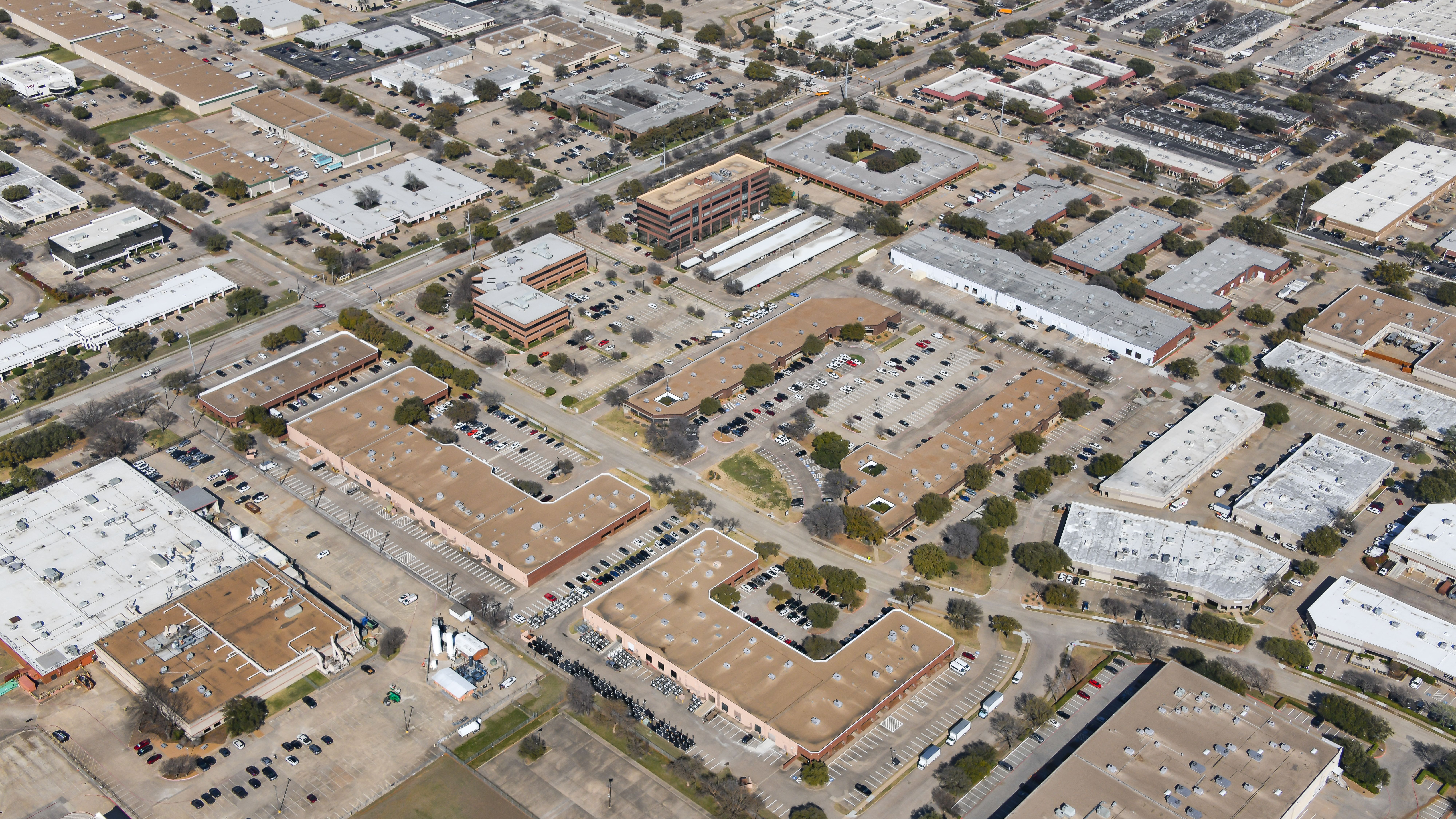 Arapaho Place & Counterpoint Business Center — Sale in Richardson, TX, photo 1 of 8