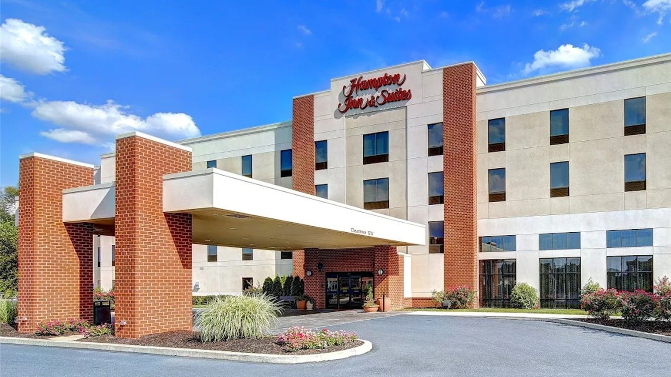 Hampton Inn and Suites by Hilton Harrisburg/North — Sale in Harrisburg, PA, photo 1 of 8