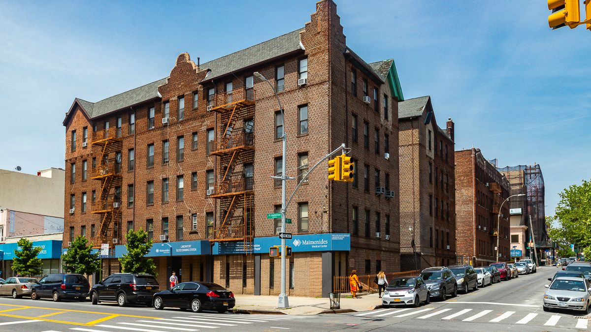 424 Bedford Ave — Sale in Brooklyn, NY, photo 6 of 6