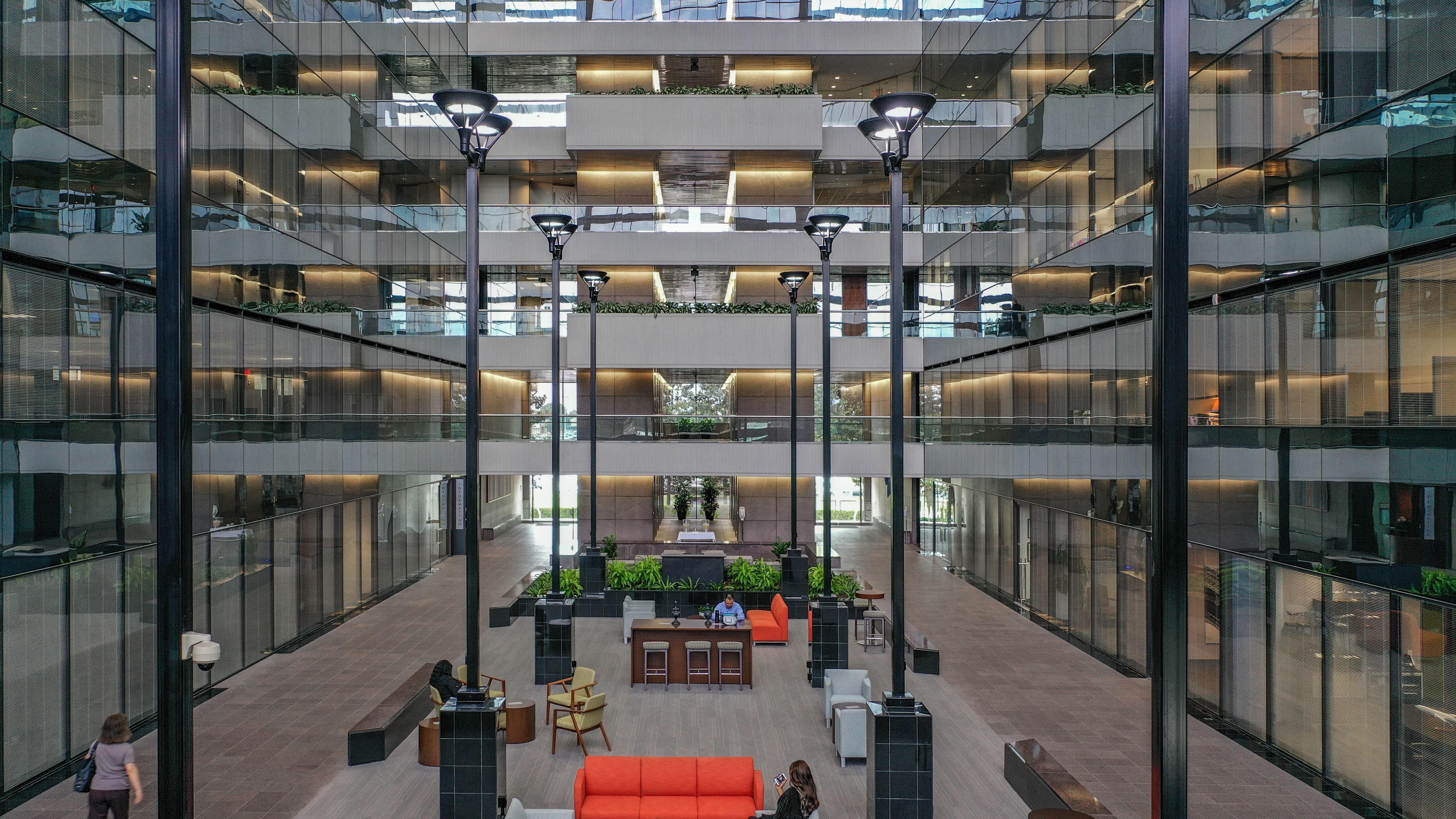 $41 Million Non-Performing Office Loan | Houston, TX — Sale in Houston, TX, photo 4 of 7