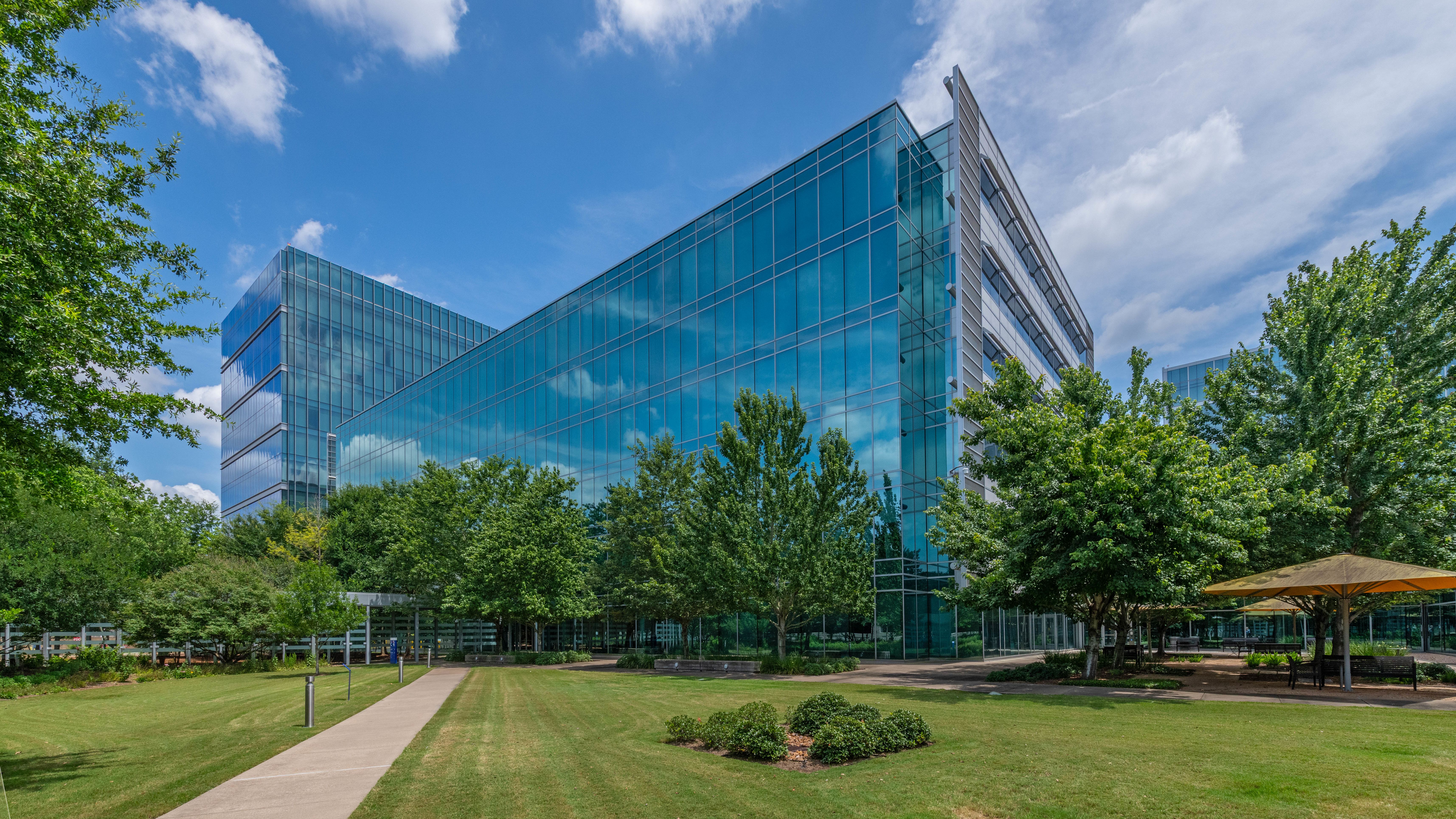 Shell USA HQ Campus — Sale in Houston, TX, photo 1 of 8