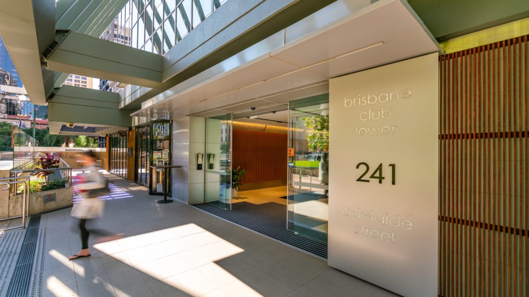 241 Adelaide Street 5_出售物業