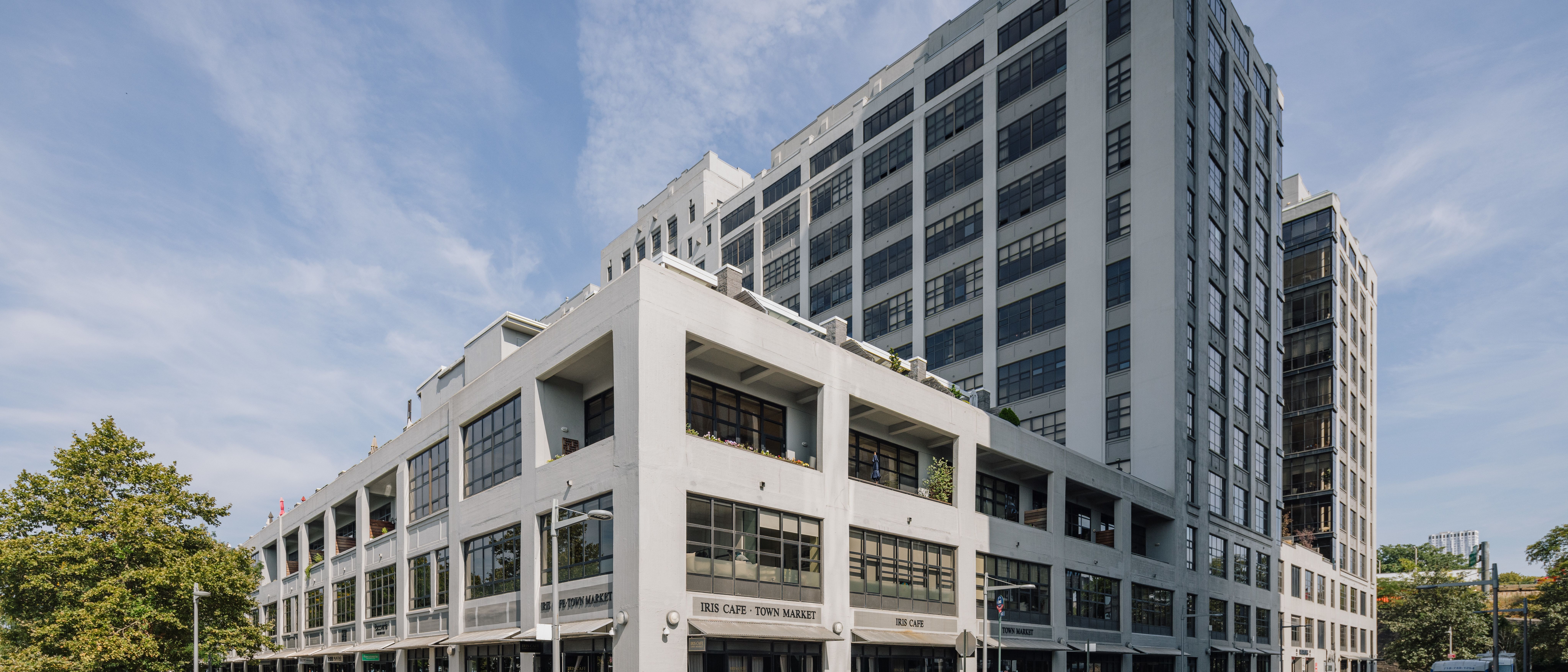 One Brooklyn Bridge Park – Retail & Parking Condominium — Sale in Brooklyn, NY, photo 4 of 8