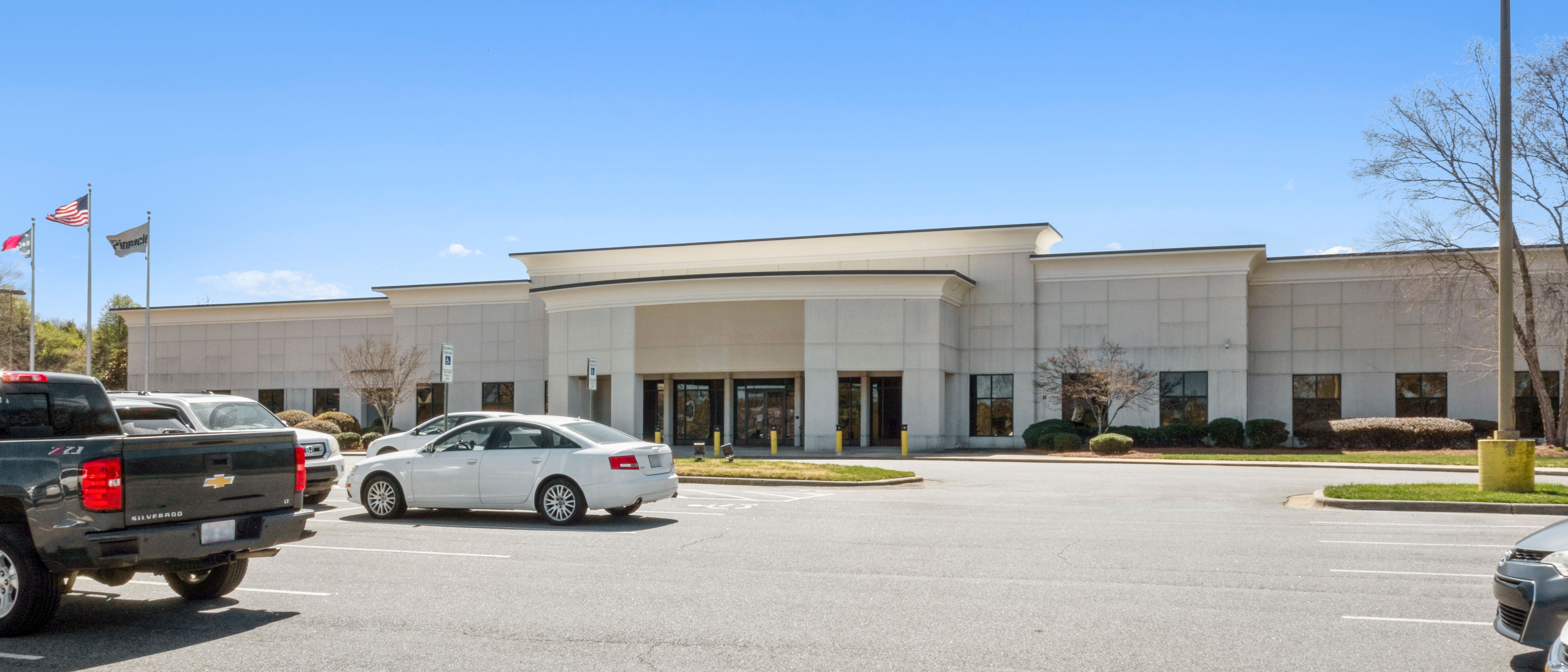 Pinnacle Bank - High Point, NC (University Pkwy) — Sale in High Point, NC, photo 6 of 8