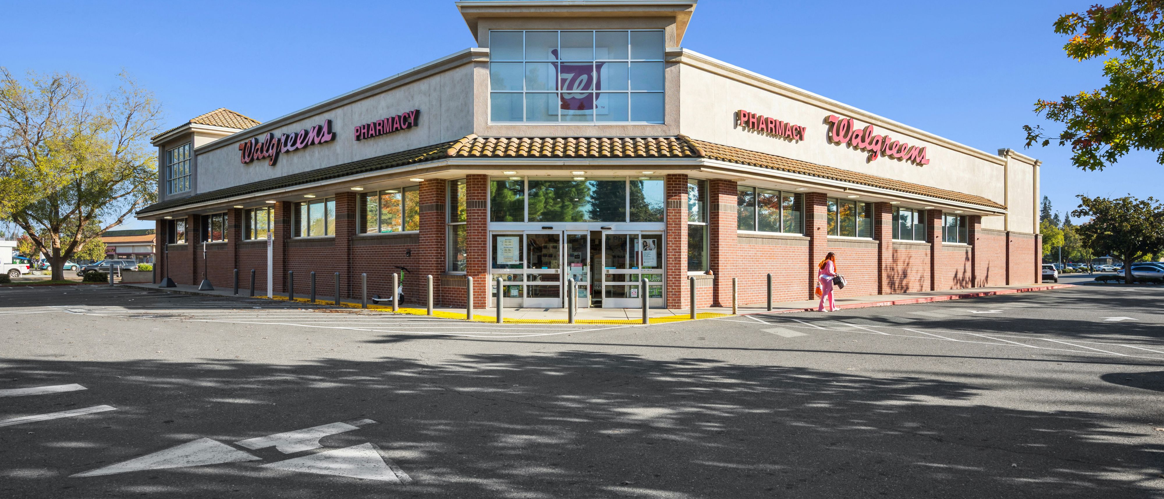 Walgreens - Sacramento, CA — Sale in Sacramento, CA, photo 5 of 8