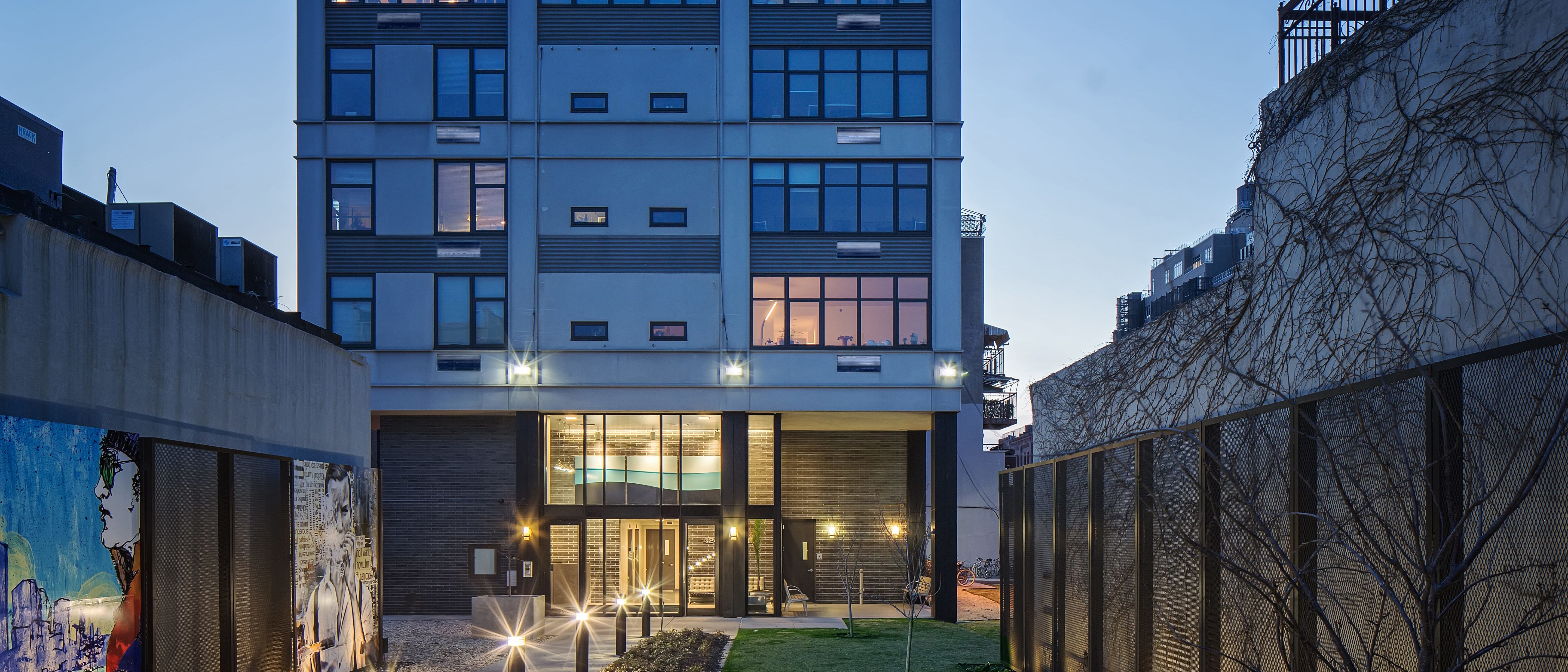 424 Bedford Ave — Sale in Brooklyn, NY, photo 3 of 6