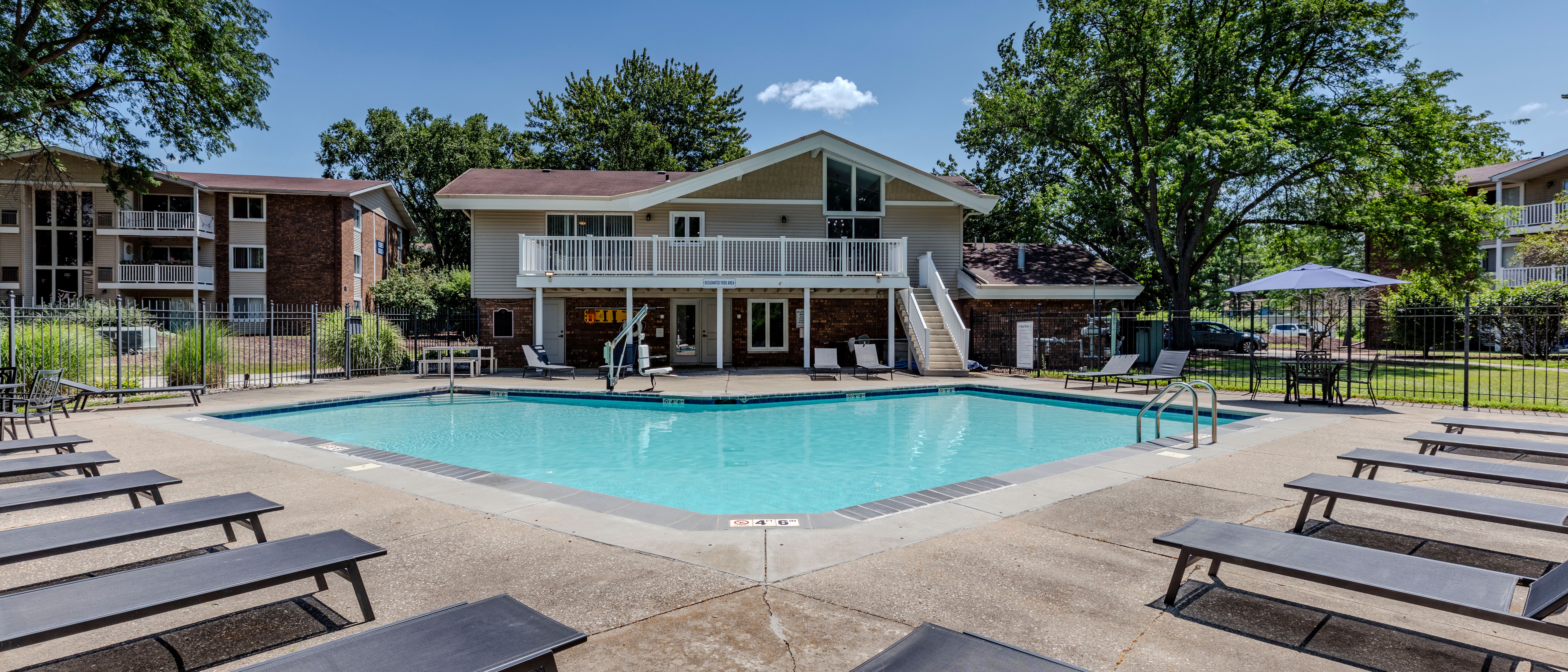 Hampshire Park — Sale in Hobart, IN, photo 4 of 8