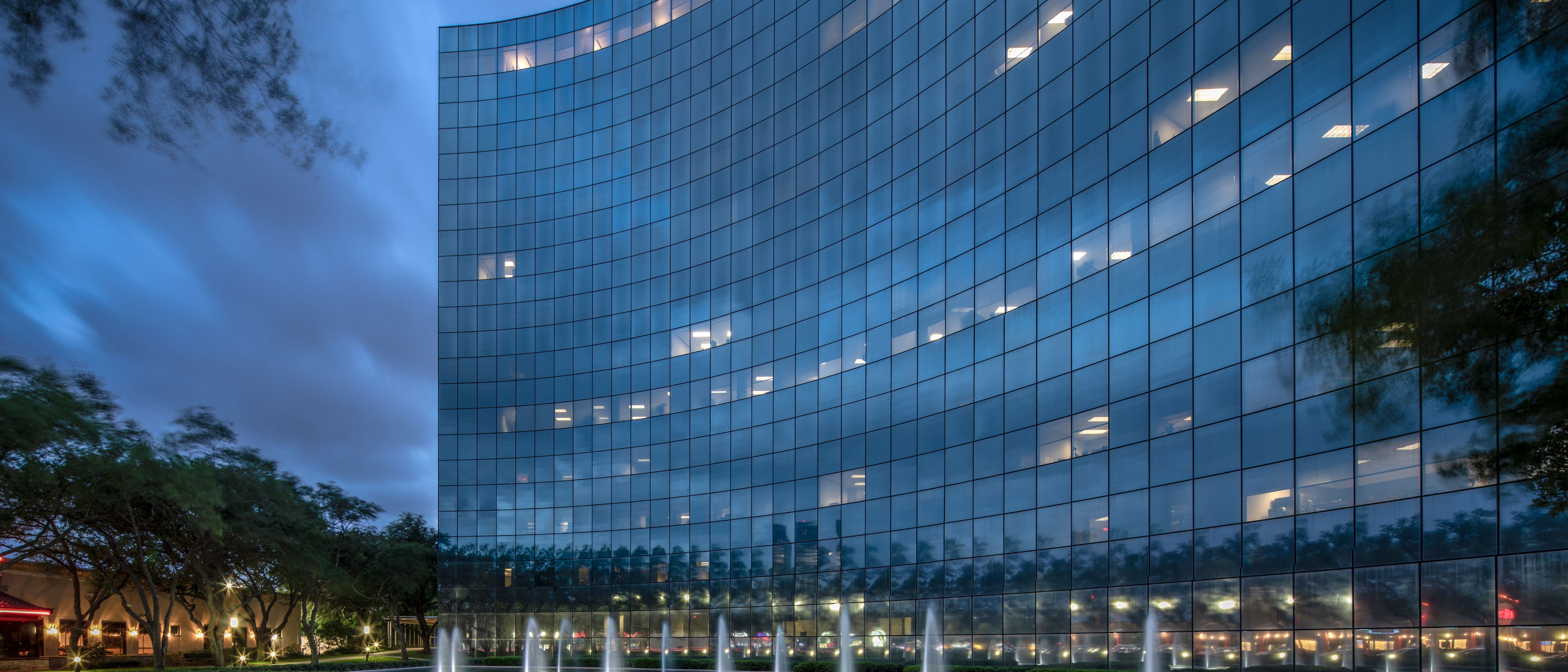 $41 Million Non-Performing Office Loan | Houston, TX — Sale in Houston, TX, photo 2 of 7